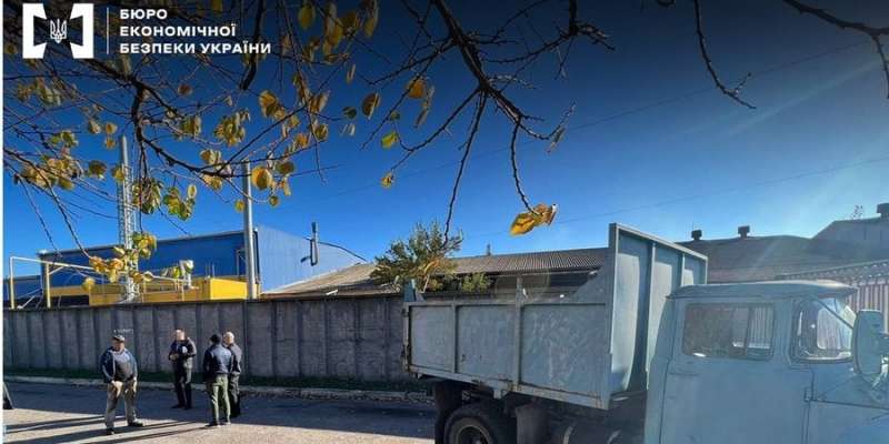 Працівники заводу планують протестувати. БЕБ влаштувало обшуки у «відомого виробника алкоголю» через ухилення від податків