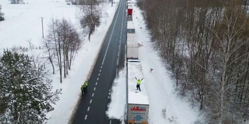 Щось пішло не так. Польські перевізники не збираються розблоковувати кордон з Україною на свята