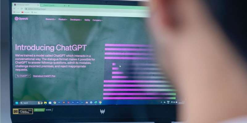 Так і до змови недалеко. ChatGPT навчили вишукано брехати