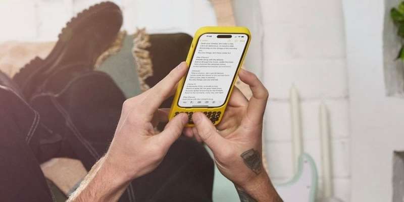 Для людей з великими пальцями. На iPhone зробили клавіатуру зі справжніми кнопками